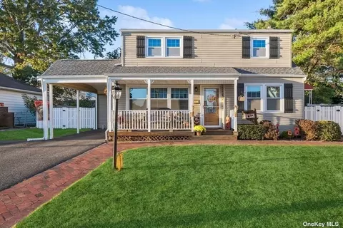 115 Raynor St, West Babylon, NY 11704