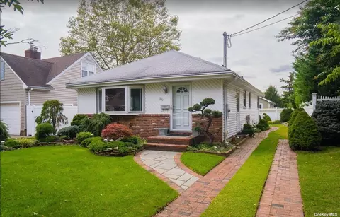 19 Roy Ave, Massapequa, NY 11758