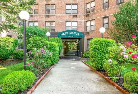 100-25 Queens Blvd #3EE, Forest Hills, NY 11375