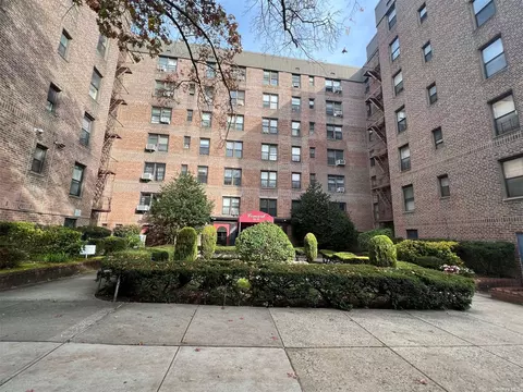83-15 98th St #4L, Woodhaven, NY 11421