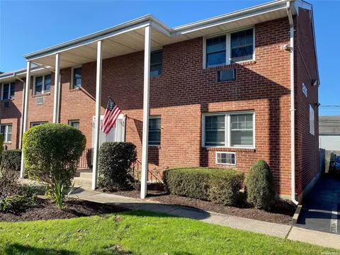 295 Merrick #4C, Amityville, NY 11701