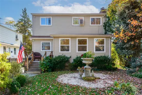 16 Mohegan Ave, Port Washington, NY 11050