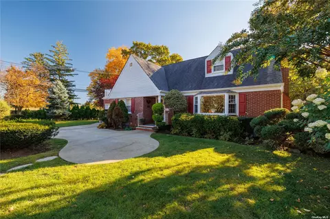164 Bulson Rd, Rockville Centre, NY 11570