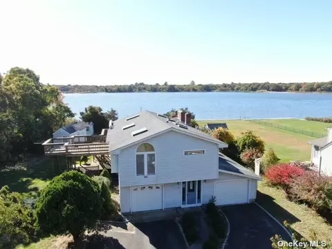 2 Mallard Dr, Center Moriches, NY 11934