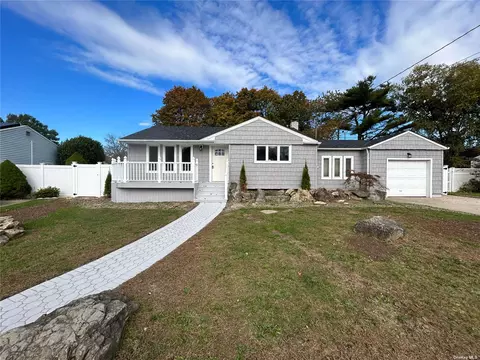 35 Maybrook Rd, North Babylon, NY 11703