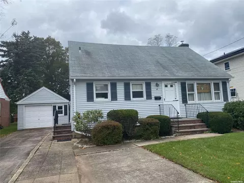 38 Miller Rd, Hicksville, NY 11801