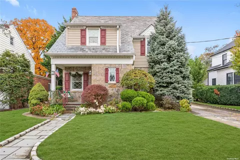 19 Purdy Ct, Rockville Centre, NY 11570