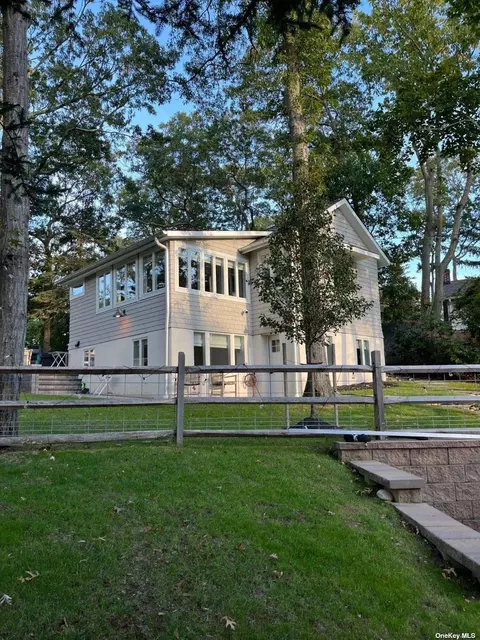 29 Bayville Dr, Sound Beach, NY 11789