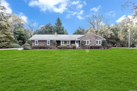 31 Maple Rd, Setauket, NY 11733