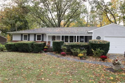 38 Laurel Dr, Smithtown, NY 11787