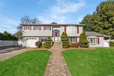 49 Higgins St, North Babylon, NY 11703