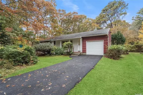 309 Woodhollow Rd, Great River, NY 11739