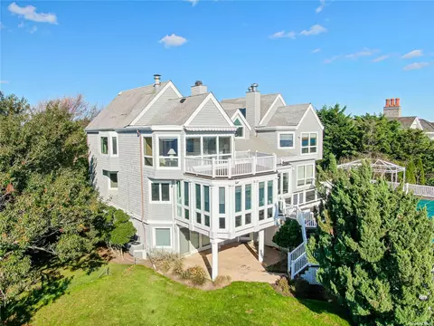 15 Stacy Dr, Westhampton Beach, NY 11978