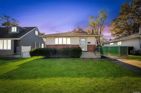 46 Garfield Ave, Farmingdale, NY 11735