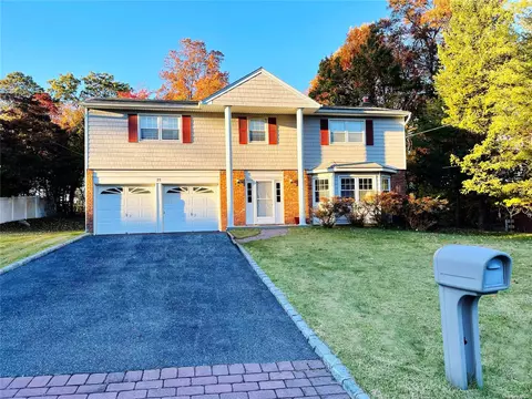21 Campus Dr, East Setauket, NY 11733