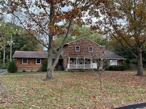63 Briarcliff Rd, Shoreham, NY 11786