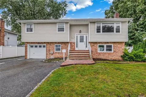 328 Hunter Ave, West Islip, NY 11795