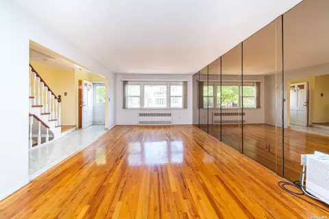 2-06 147th Pl, Whitestone, NY 11357