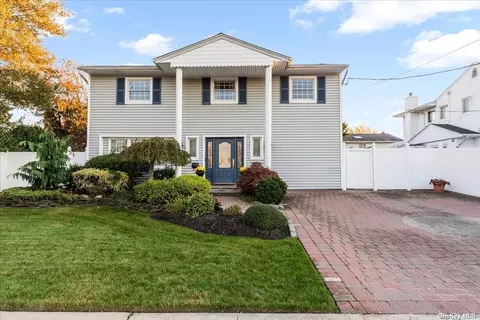 1000 Mildred Dr, Baldwin, NY 11510