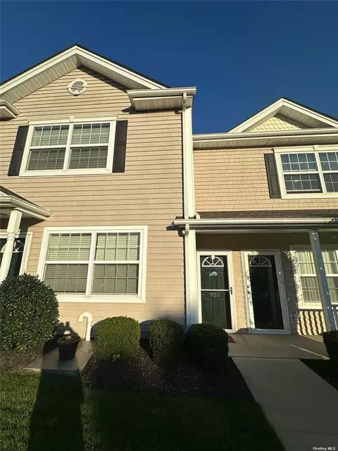 920 Willow Ln #A, Valley Stream, NY 11580