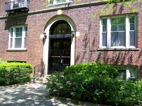 35-25 78 St #23, Jackson Heights, NY 11372