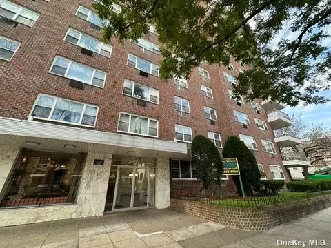89-00 170th St #4L, Jamaica, NY 11432
