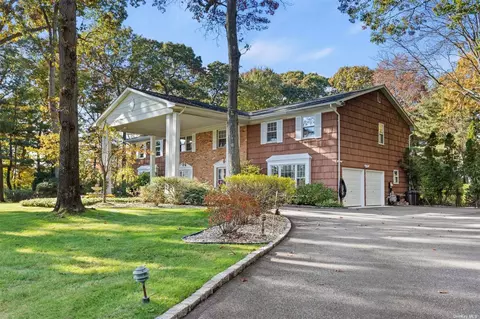 62 Fox Ln, Dix Hills, NY 11746