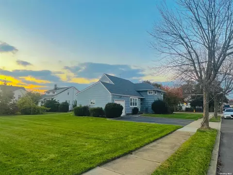 385 N Columbus Ave, Freeport, NY 11520