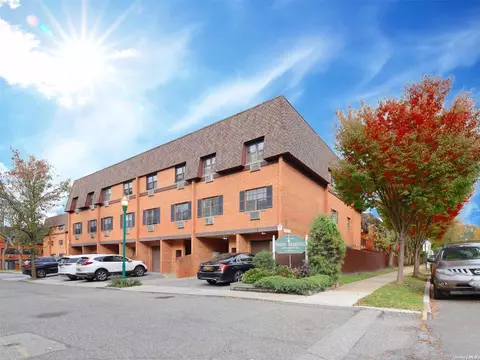 220-45 67 Ave #B, Bayside, NY 11364