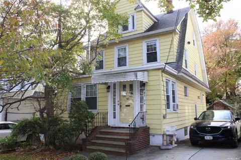 87-24 Chelsea St, Jamaica Estates, NY 11432