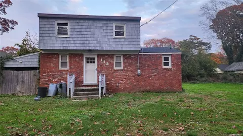 113 Lakeview Dr, Mastic Beach, NY 11951