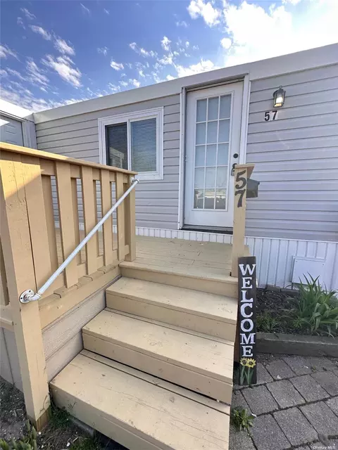 150 Main St UNIT 57, Islip, NY 11751