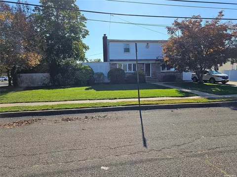 213 Porterfield Pl, Freeport, NY 11520