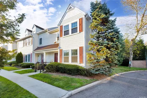 25 Stratford Grn #25, Farmingdale, NY 11735