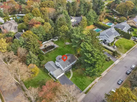 7 Townsend Dr, Syosset, NY 11791