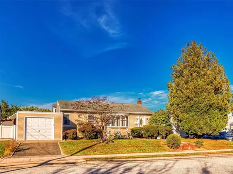 132 Maple Ave, Bethpage, NY 11714