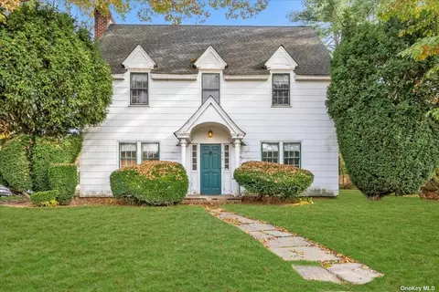 414 Powells Ln, Westbury, NY 11590