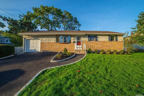 1375 America Ave, West Babylon, NY 11704