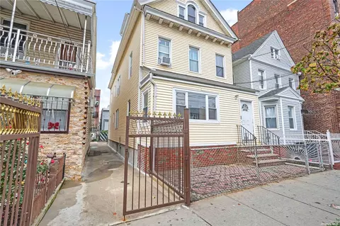 37-32 99th St, Corona, NY 11368
