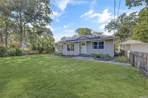93 Temple Ave, Flanders, NY 11901