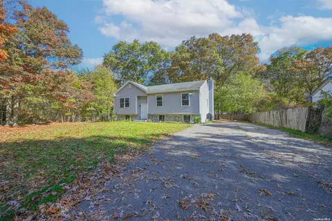139 W Yaphank Rd, Coram, NY 11727