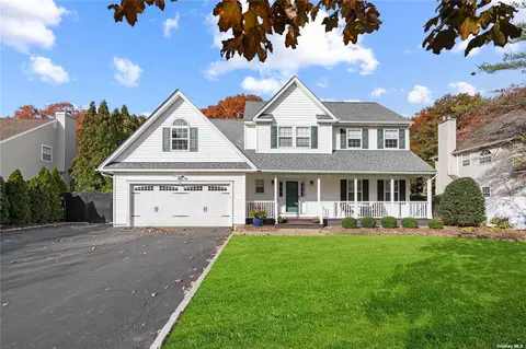 5 Cobblestone Ct, Nesconset, NY 11767