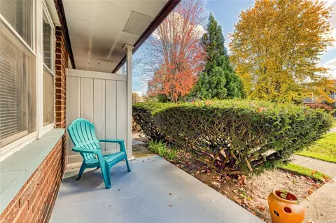 232 Artist Lake Dr #232, Middle Island, NY 11953