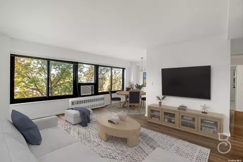 33-55 14th St #4A, Astoria, NY 11106