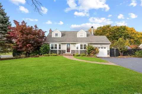 3 Johnson St, Commack, NY 11725