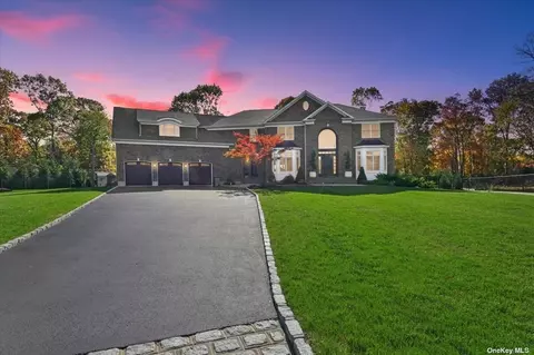 41 Huntting Ln, East Islip, NY 11730