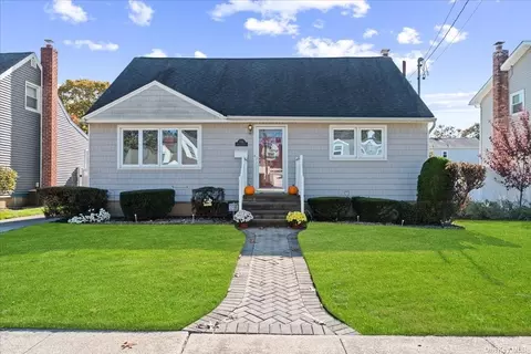 1796 Willis Ave, Merrick, NY 11566