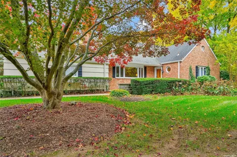 166 Huntington Bay Rd, Huntington, NY 11743