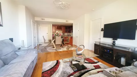 63-36 99th St #5G, Rego Park, NY 11374