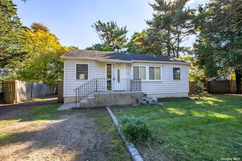 120 Dogwood Rd, Mastic Beach, NY 11951
